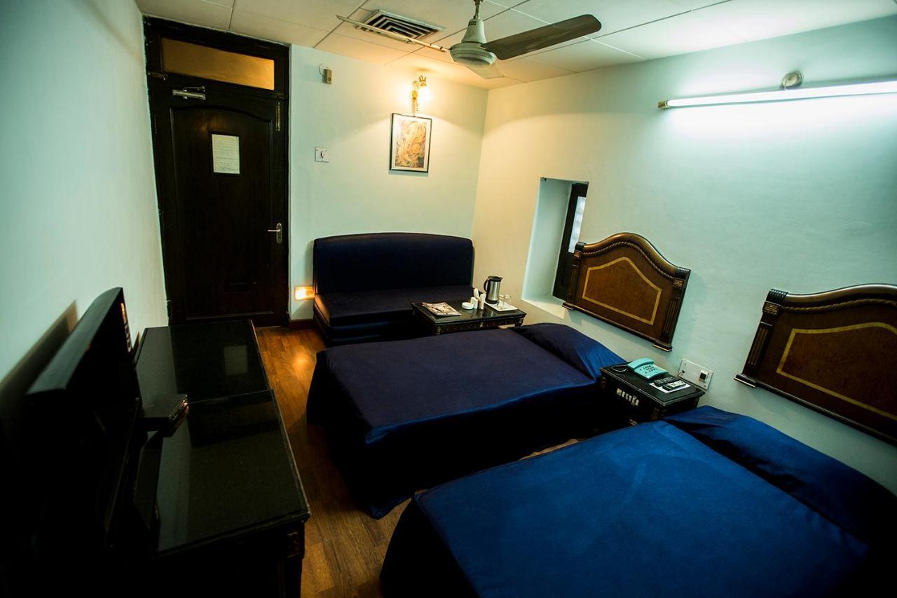 Deep Hotel Lucknow Dış mekan fotoğraf