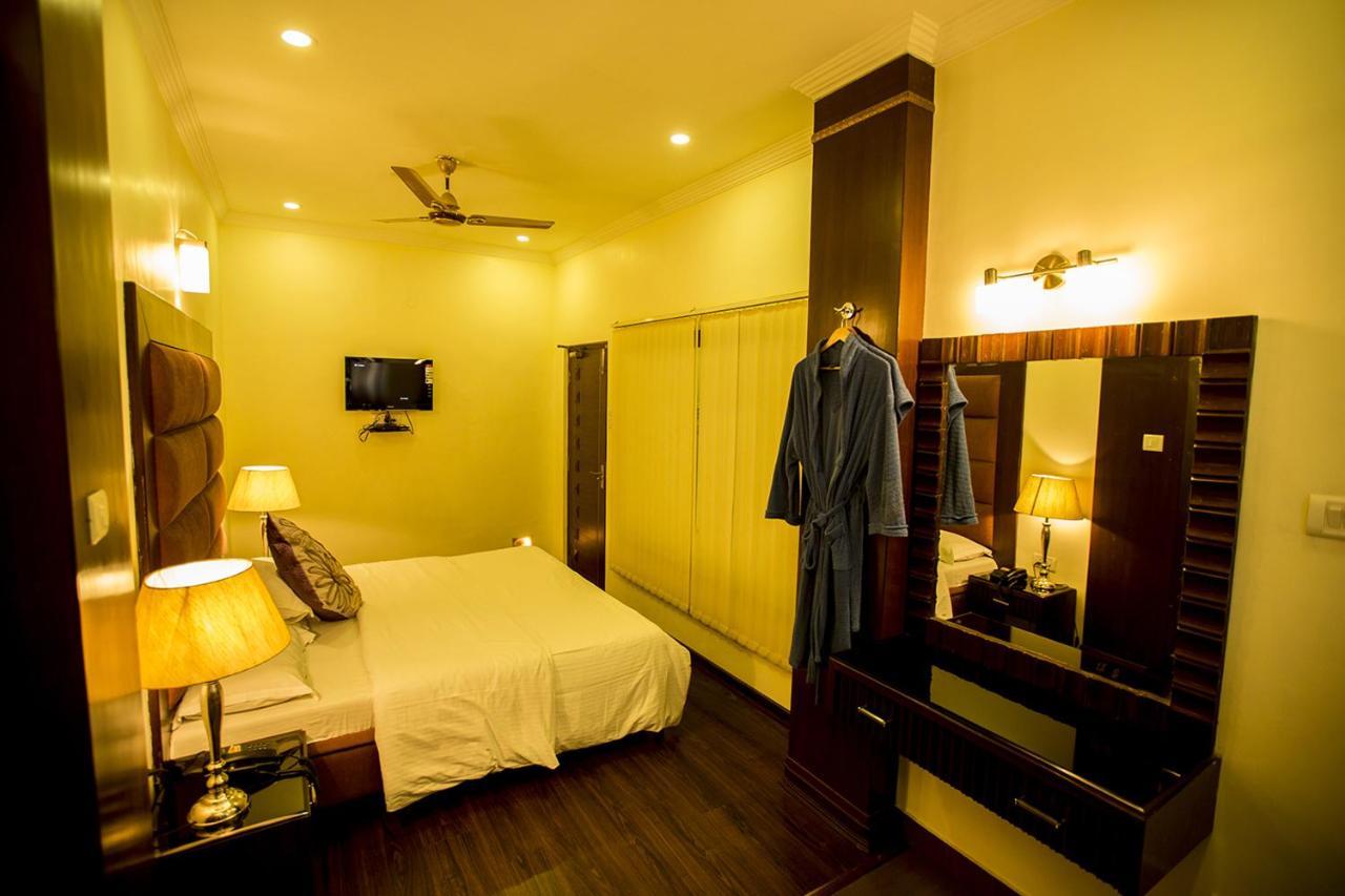 Deep Hotel Lucknow Dış mekan fotoğraf