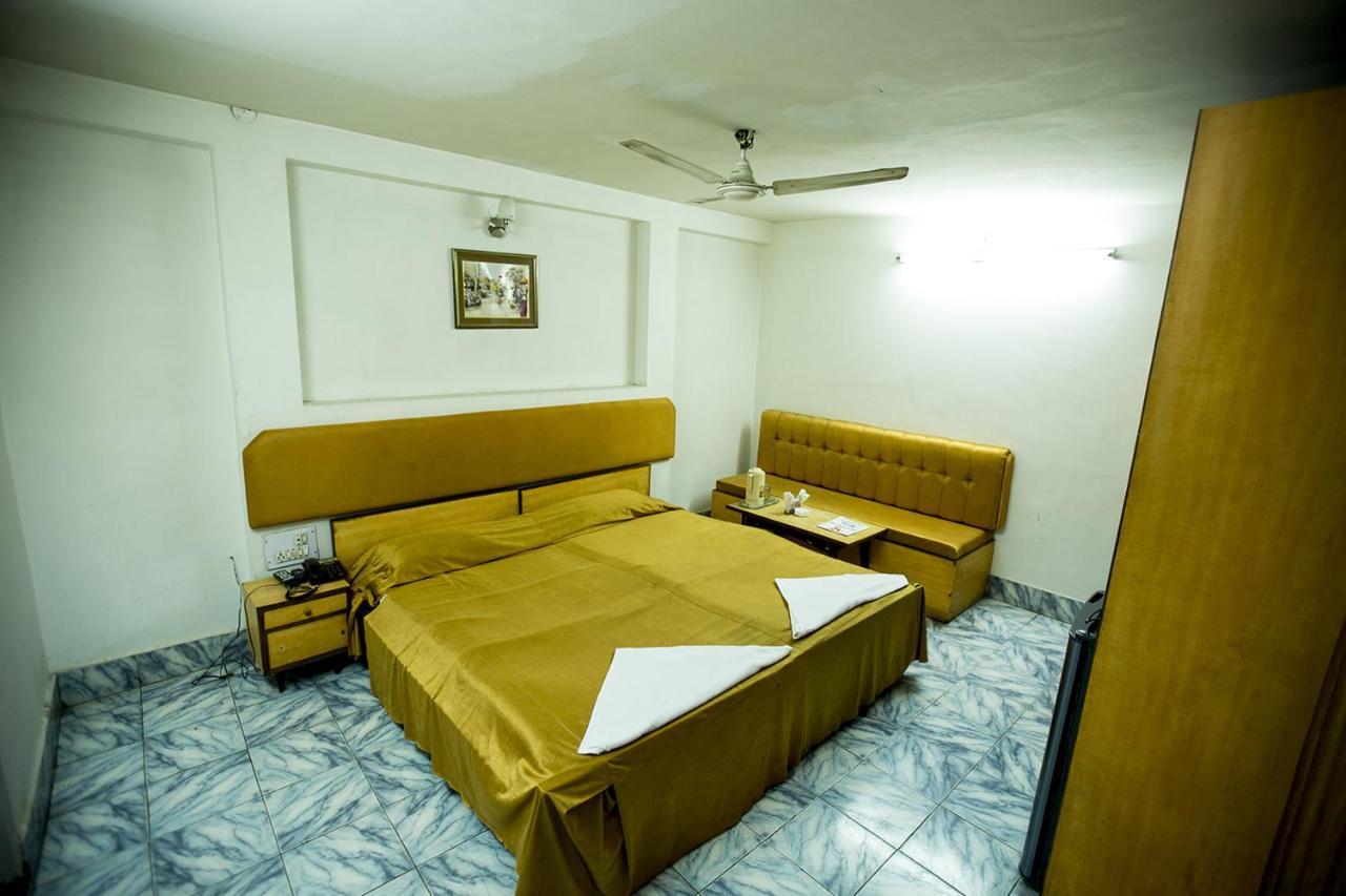 Deep Hotel Lucknow Dış mekan fotoğraf